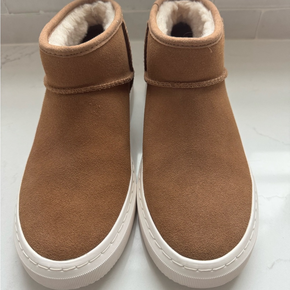 Ugg Alameda Mini Boot - Size 8.5